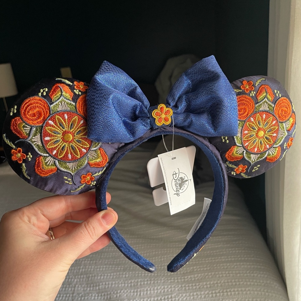 NWT Disney Parks Epcot Norway Mouse Ear Headband